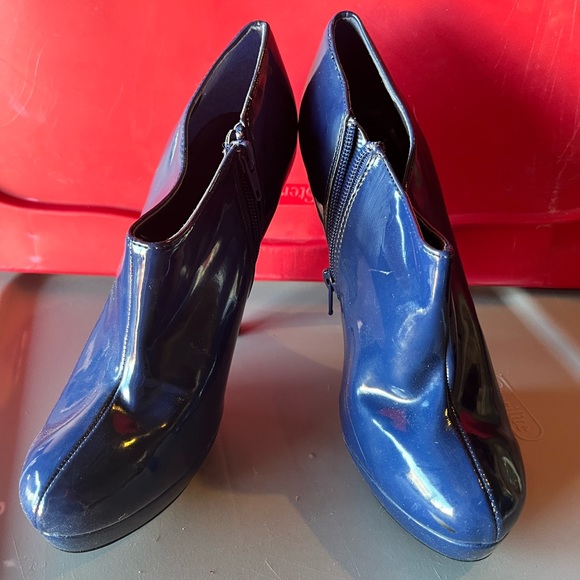 A sexy, blue, patent leather ankle bootie w/a 4 inch heel & side zippers. - Picture 4 of 4